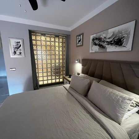 Beachfront Apartment - Sea Views - マルベーリャ エクステリア 写真