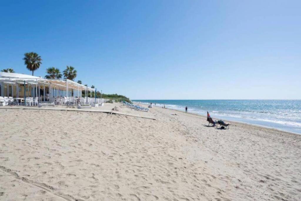 Beachfront Apartment - Sea Views - マルベーリャ エクステリア 写真