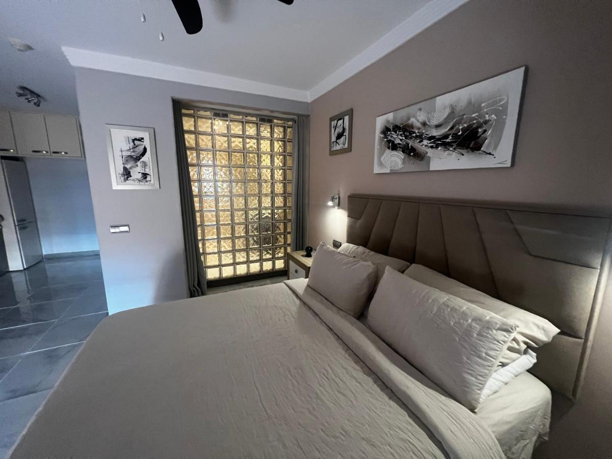 Beachfront Apartment - Sea Views - マルベーリャ エクステリア 写真