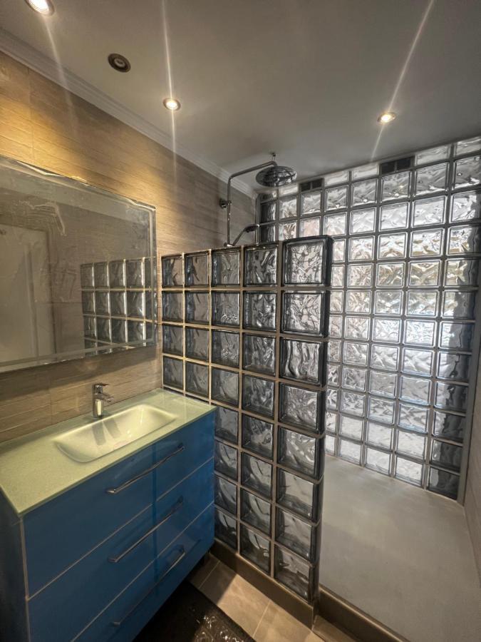 Beachfront Apartment - Sea Views - マルベーリャ エクステリア 写真