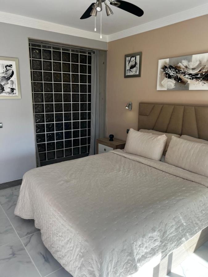 Beachfront Apartment - Sea Views - マルベーリャ エクステリア 写真
